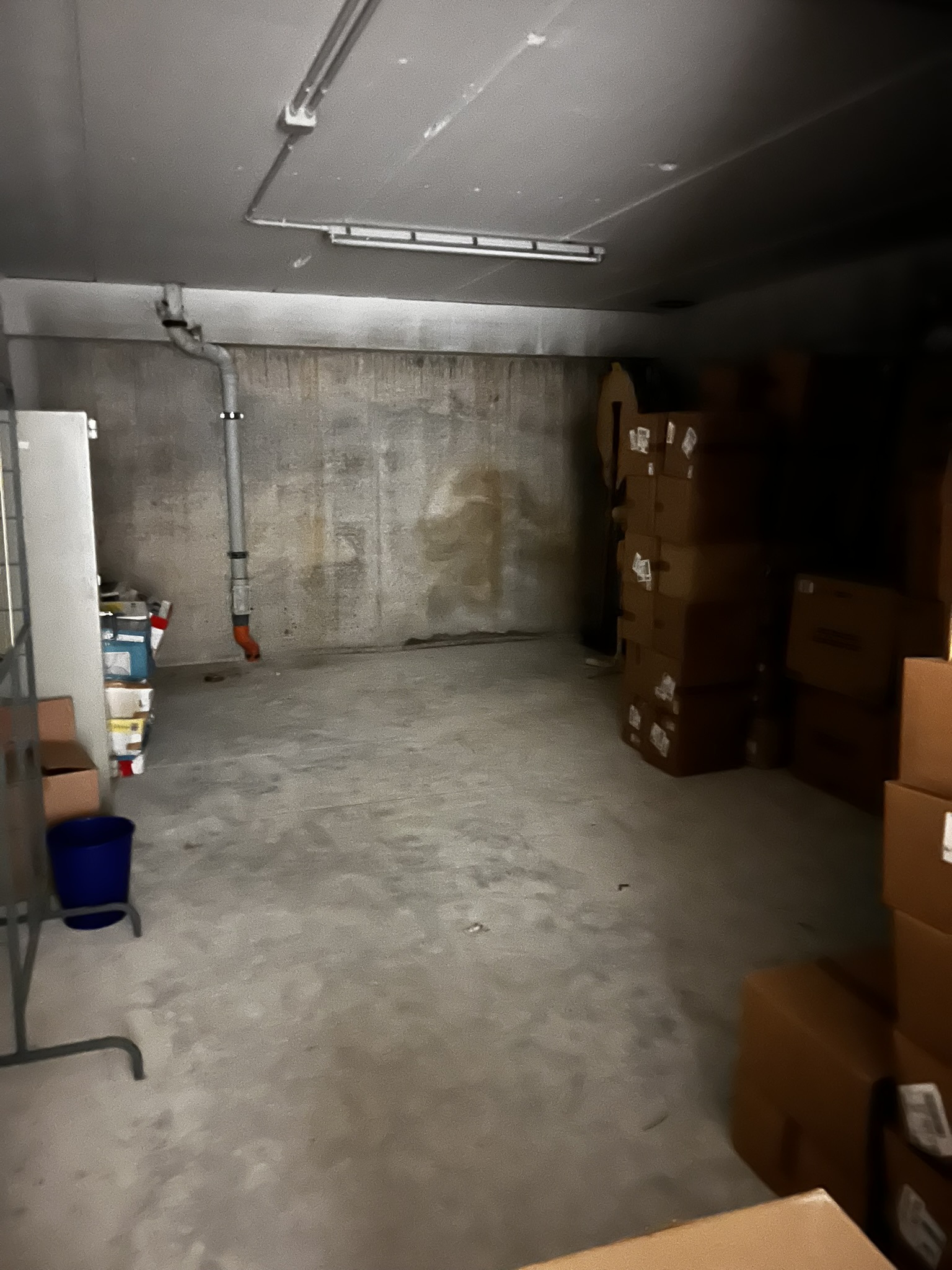 Warehouse on the second floor under the road (Sub.139)
