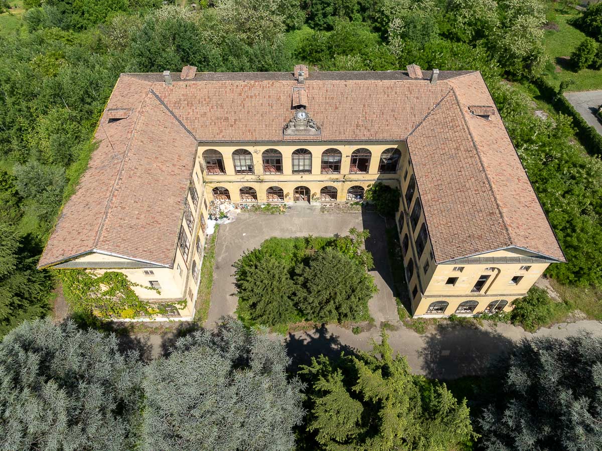 Building area - former hospital "Sola Forni Gazzaniga"