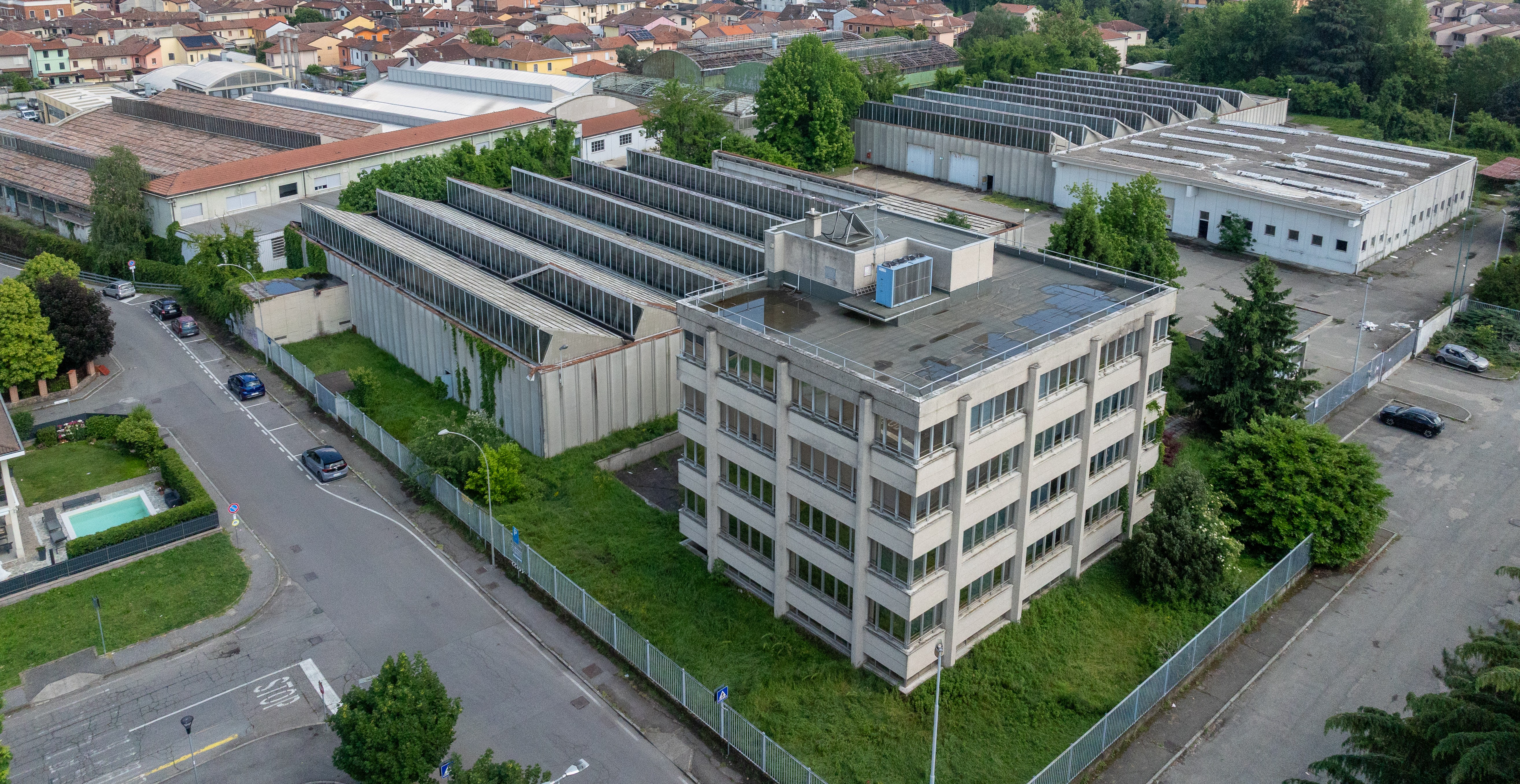 <p>Bankruptcy Mamoli Robinetteria Spa<br />
Building areas 36,310 sqm<br />
Lachiarella (MI)</p>